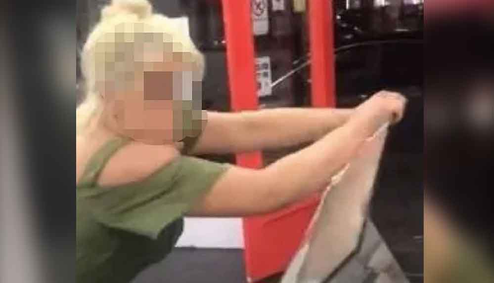 İskoçya'da-dönerciye-giren-kadın-kıyafetlerini-çıkardı,-ortalık-karıştı-1