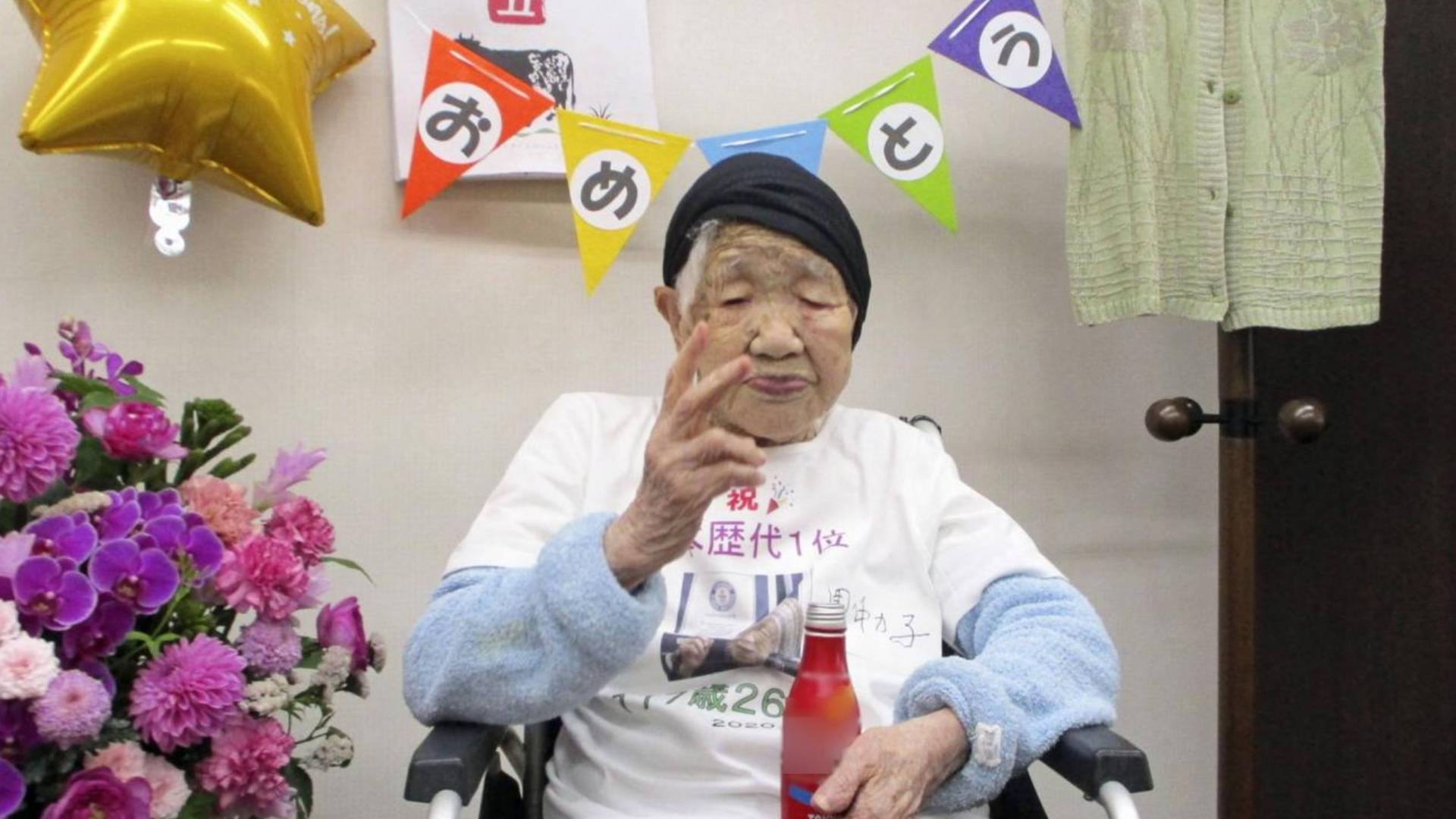 117 yaşındaki kadın, yeni rekorunu kola içerek kutladı