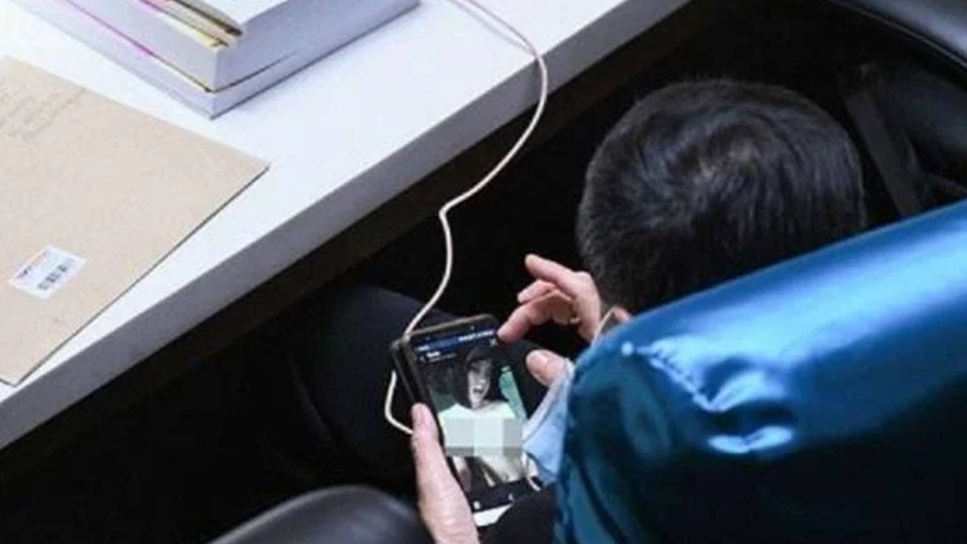 Adsızlondra gündem kapak (8)