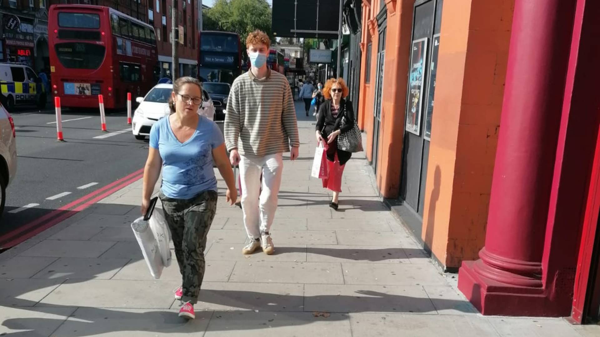 İngiliz Sağlık Bakanı_ _İkinci bir ulusal karantinayı göz ardı etmiyoruz. Kurallara uymayanı şikayet edin, ben öyle yapacağım_