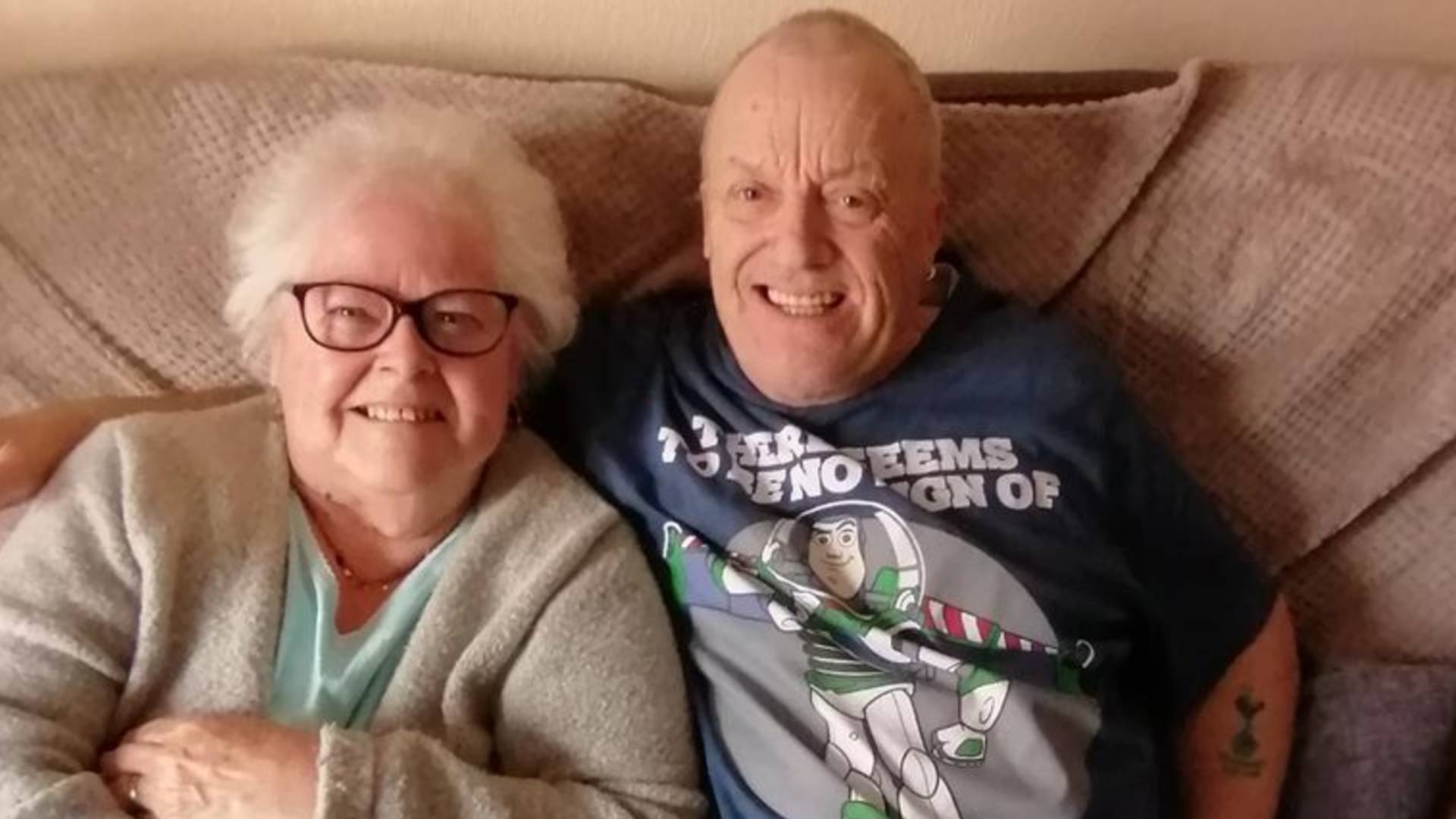 İngiliz adam, karısını boşadı kaynanasıyla evlendi