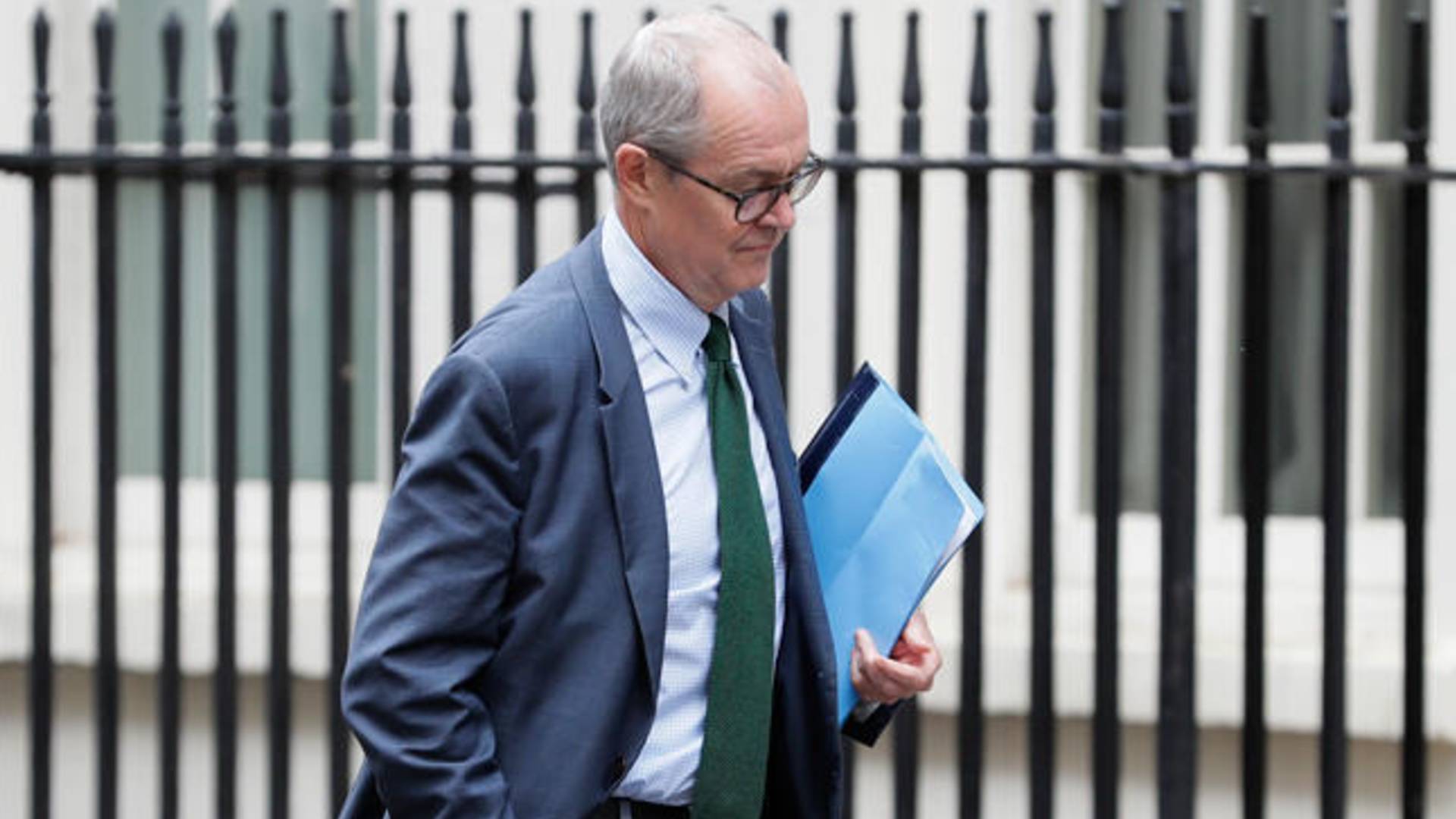 İngiltere'de skandal! Hükümetin baş danışmanı aşı şirketinin hissedarı çıktı