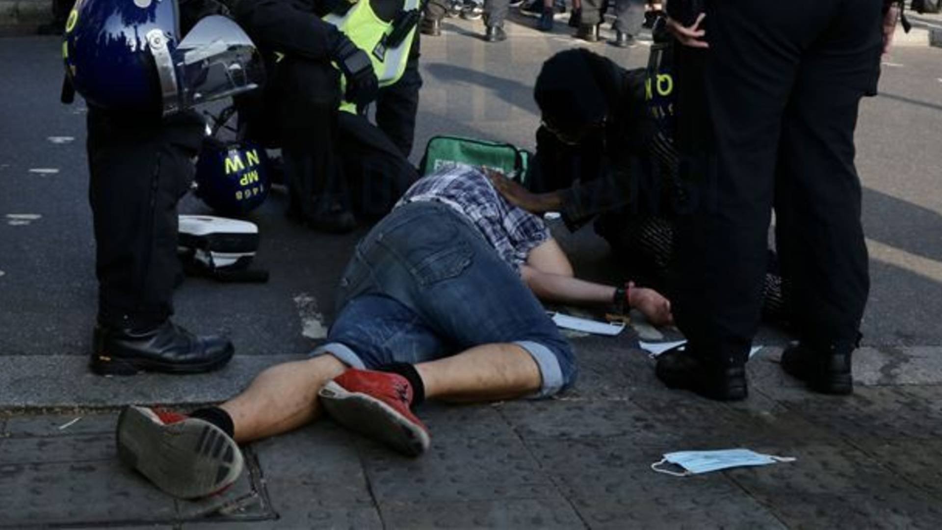 Londra'da Aşı ve Maske Karşıtlarına Polis Müdahalesi