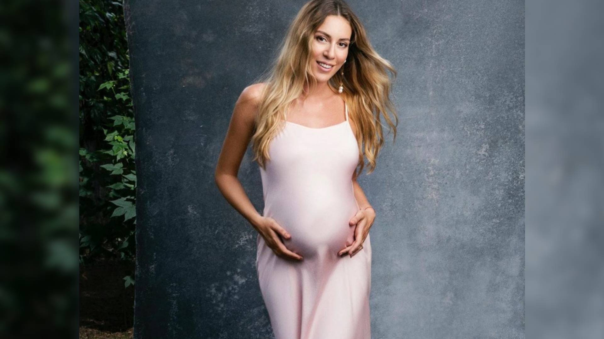 Sinem Kobal'dan karnı burnunda ilk pozlar