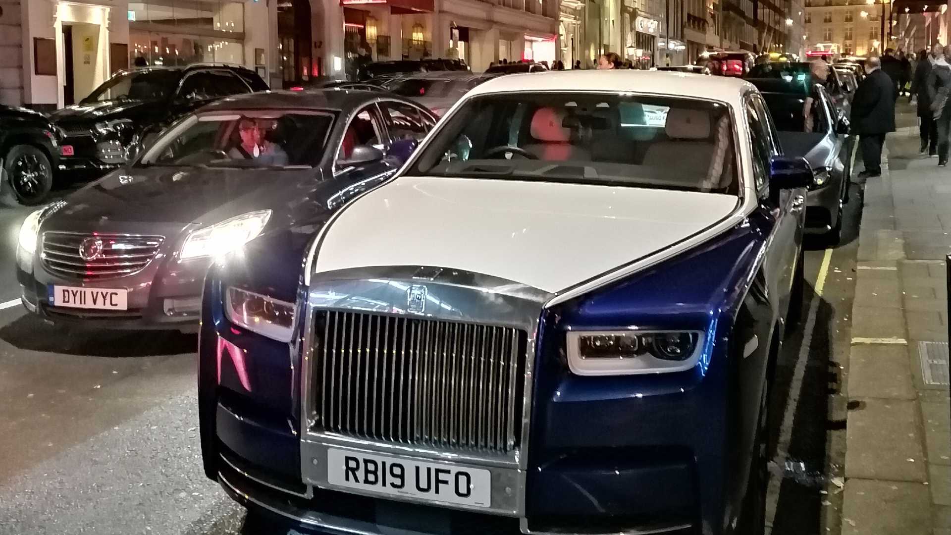 ingiltere'de benzinli ve dizel otomobillerin satışı yasaklanacak