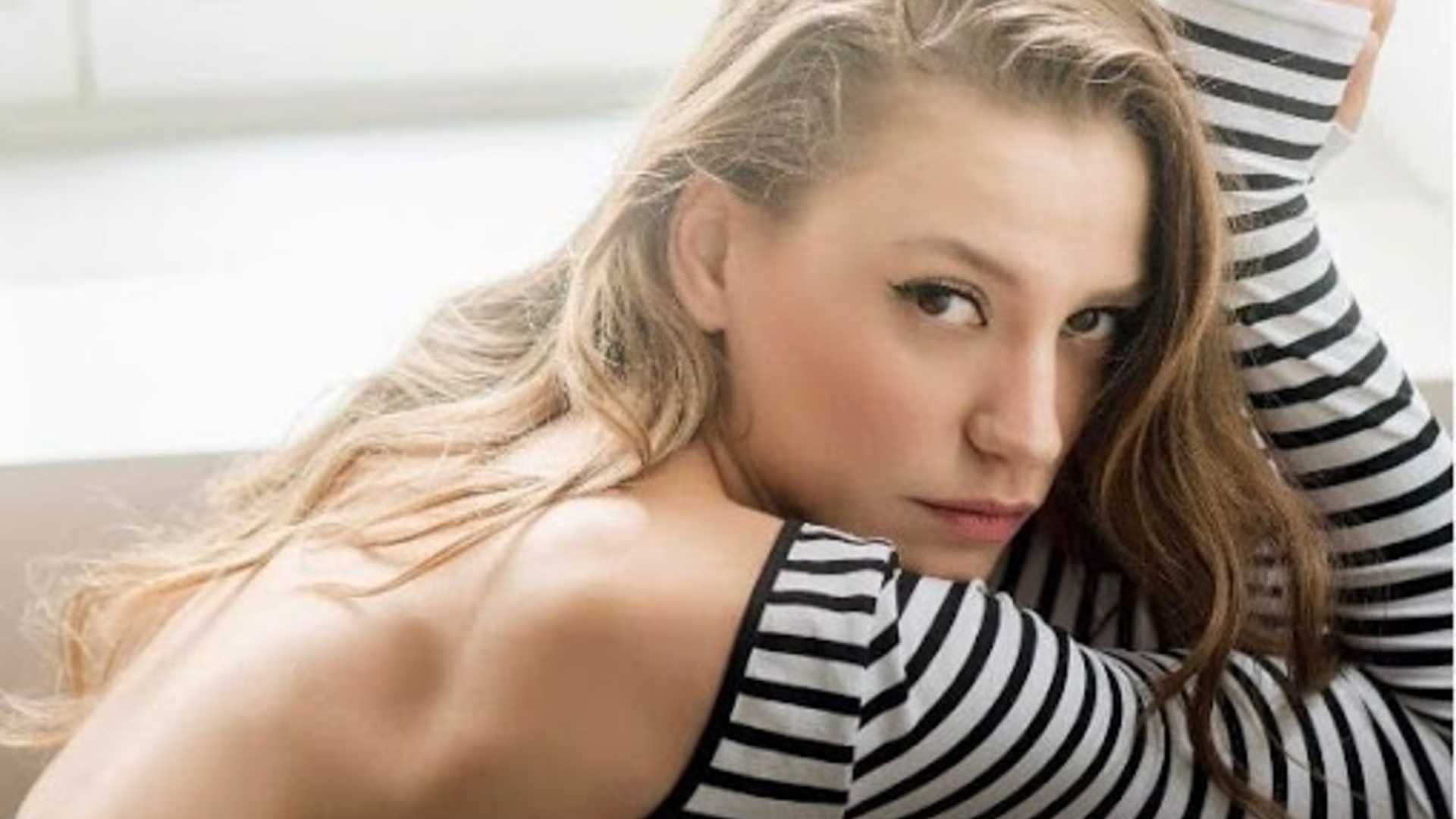 1500 poundluk terlik giyiyor