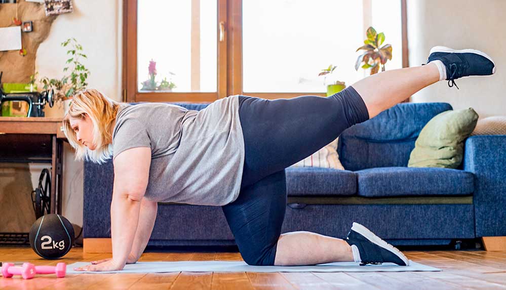 Bacak-esnetme-egzersizi-kan-dolaşımını-iyileştirip-felç-riskini-önleyebilir