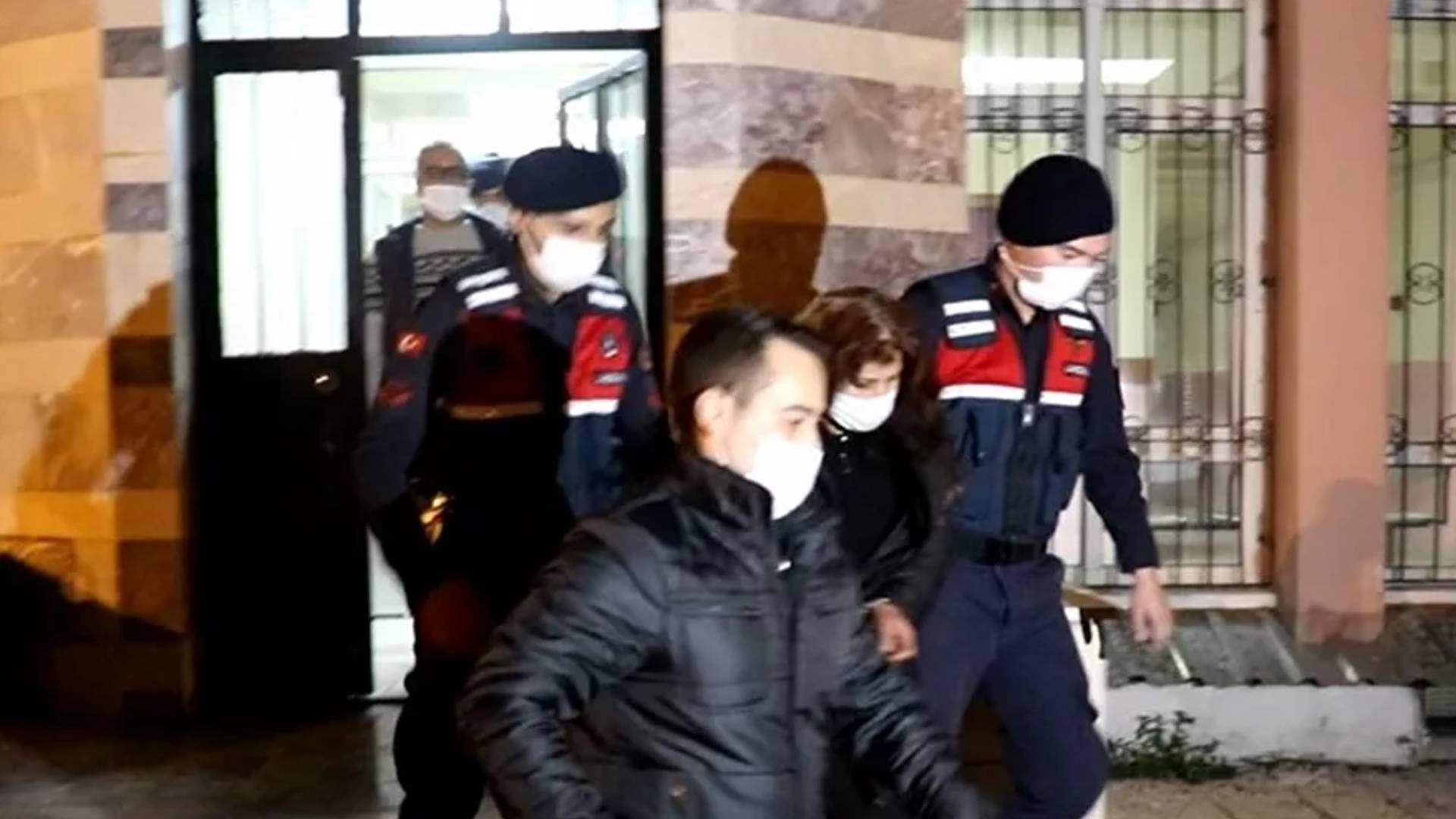 Eski eşini öldürüp tandırda yaktı!