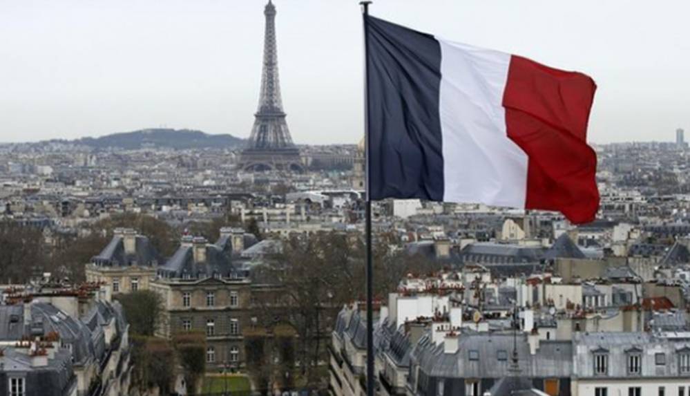 Fransa, aşk meselesi yüzünden kızının saçını tıraş eden Bosnalı aileyi sınır dışı etti_ Kıza devlet bakacak (1)