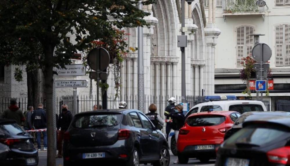 Fransa’da kilise yakınlarında bıçaklı saldırı (4)
