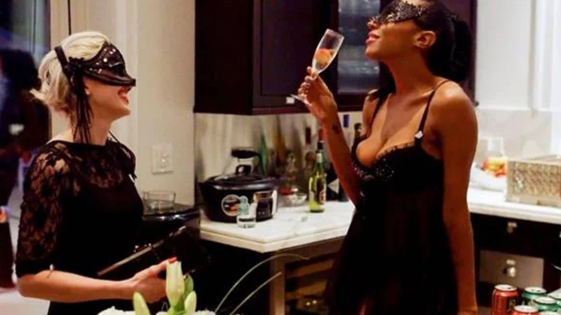 Hollywood yıldızlarının seks kulübü corona günlerinde 'kara ölüm' partisi düzenliyor