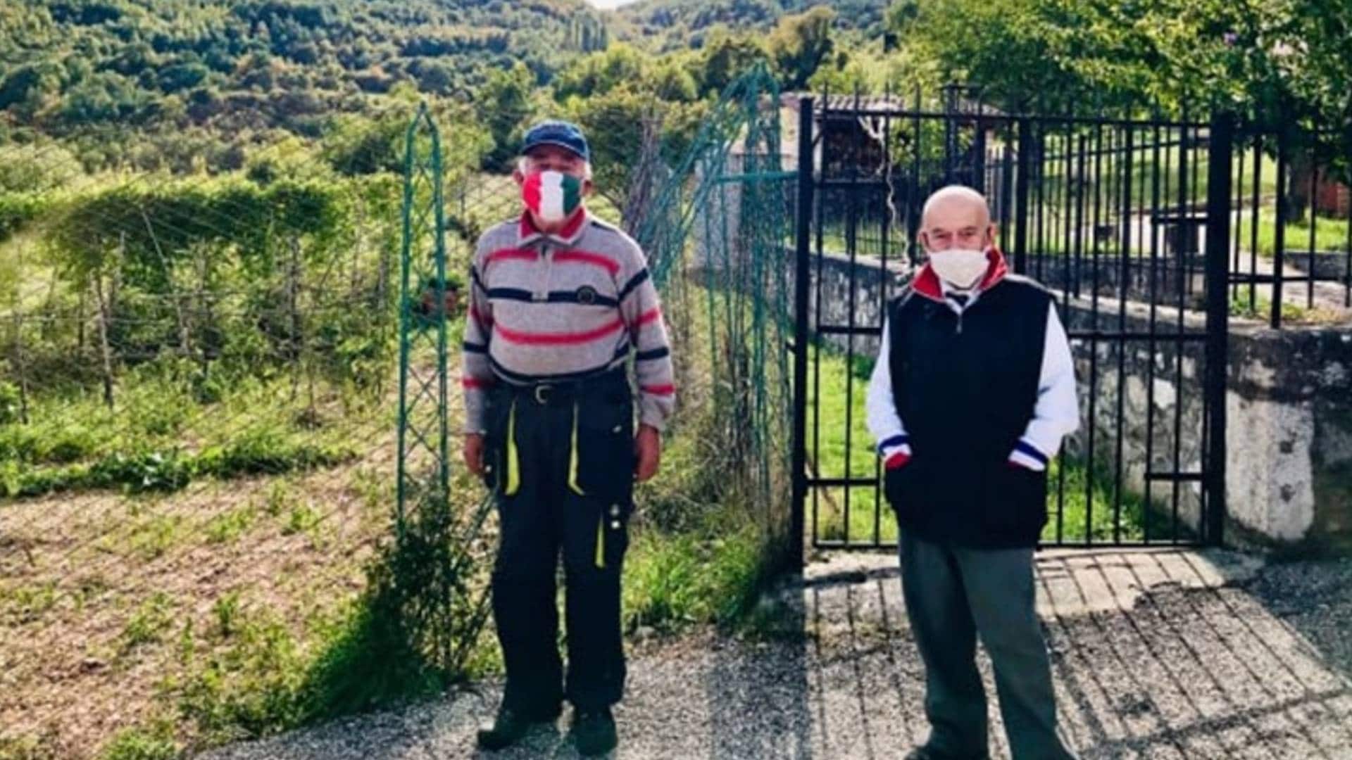 İki kişi yaşadıkları İtalyan köyünde maskesiz dolaşmıyorlar_ ‘Prensip meselesi’