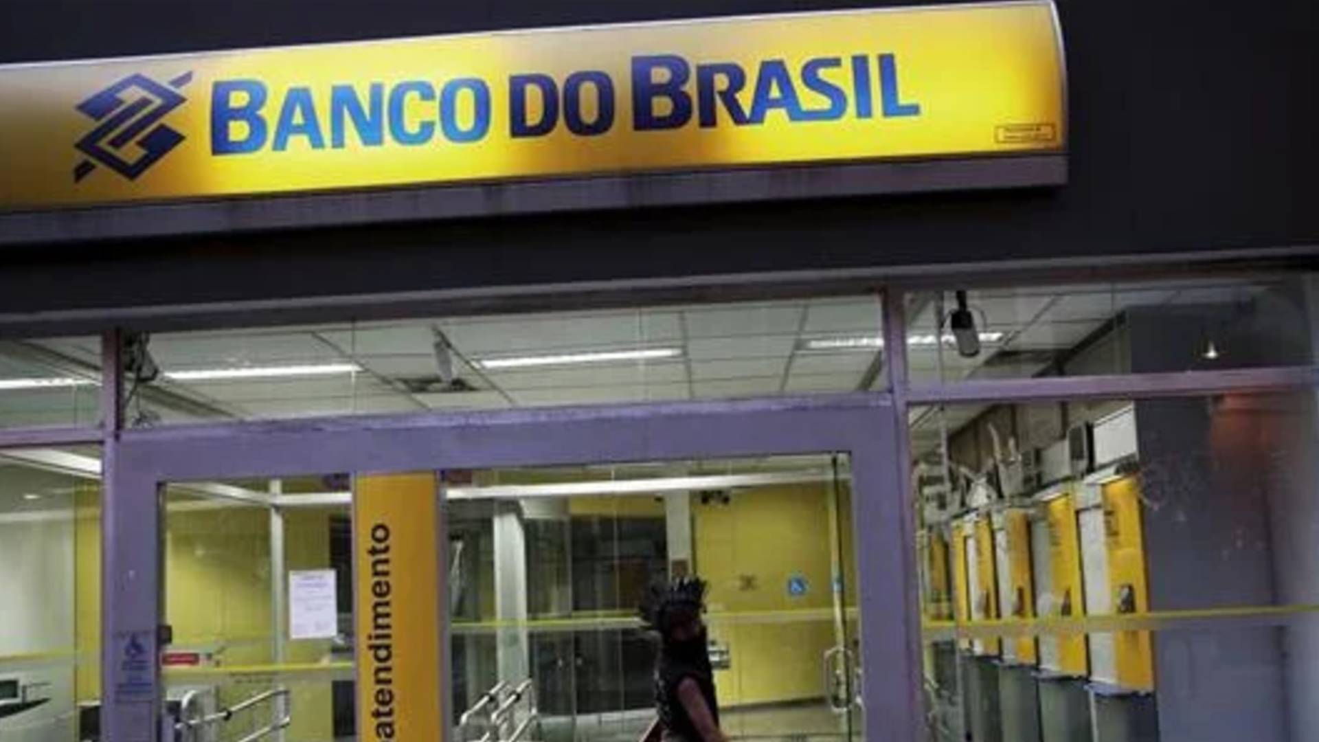 İnanılmaz olay_ Maaşını alabilmek için ölen kişiyi bankaya götürdü!