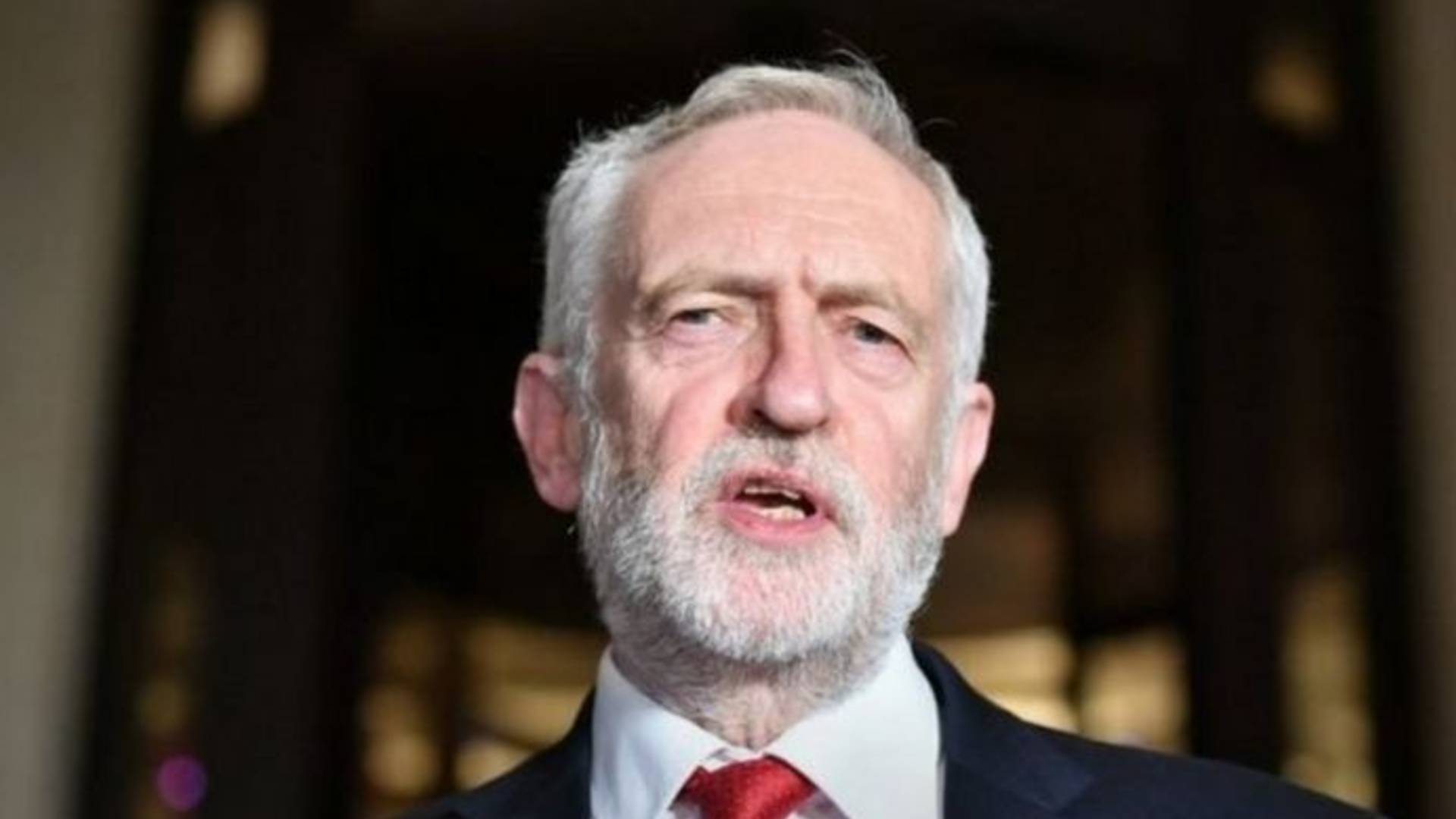 İngiltere İşçi Partisi, eski lideri Jeremy Corbyn'i partiden ihraç etti