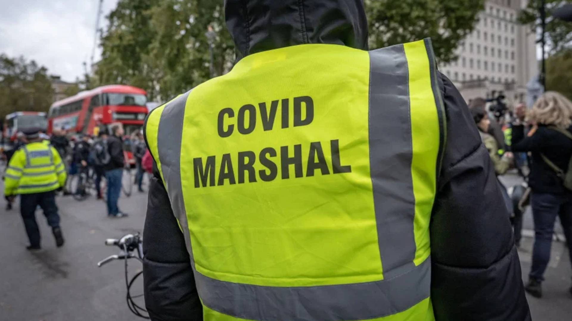 İngiltere'de sahte polisler korona virüs denetlemesi yapıyoruz diyerek evleri soyuyor (1)