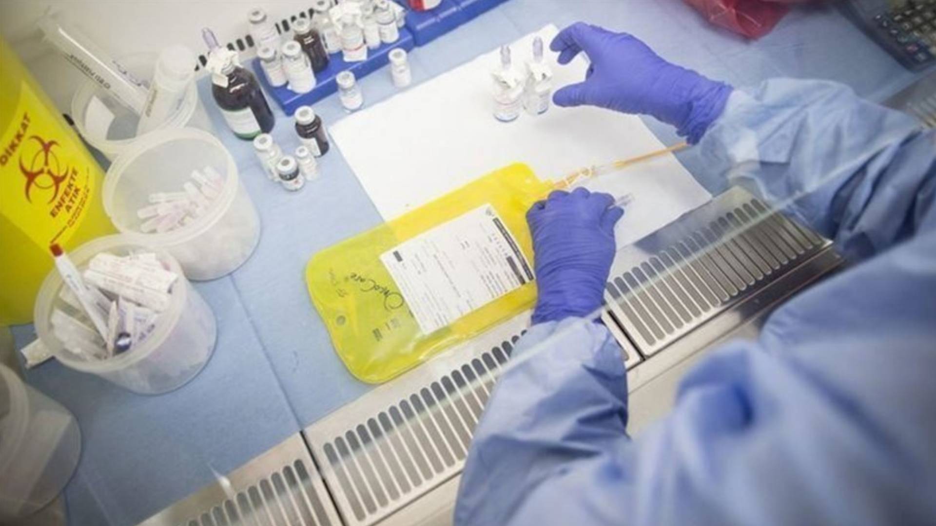 İngiltere'de son 24 saatte 21 bin 242 yeni koronavirüs vakası