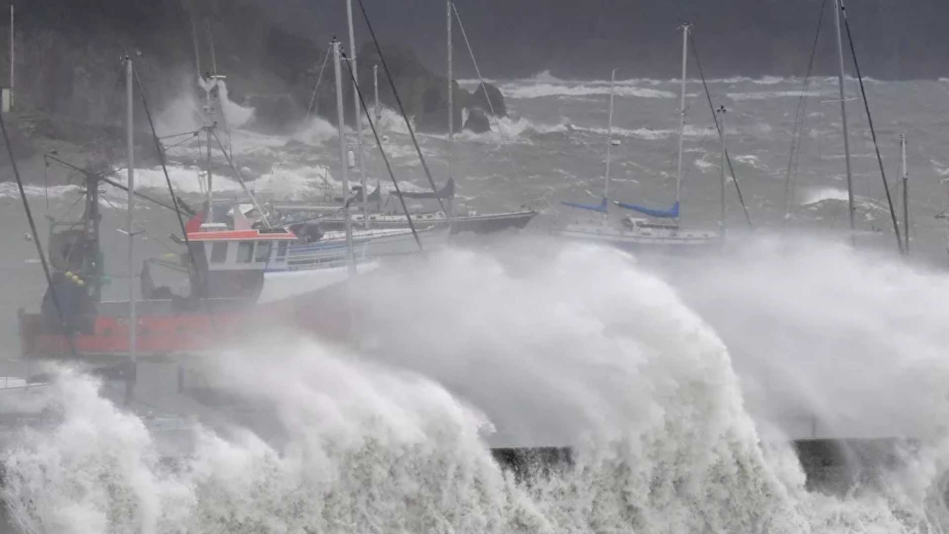 İngiltere'nin beklediği Alex fırtınası Fransa'yı vurdu