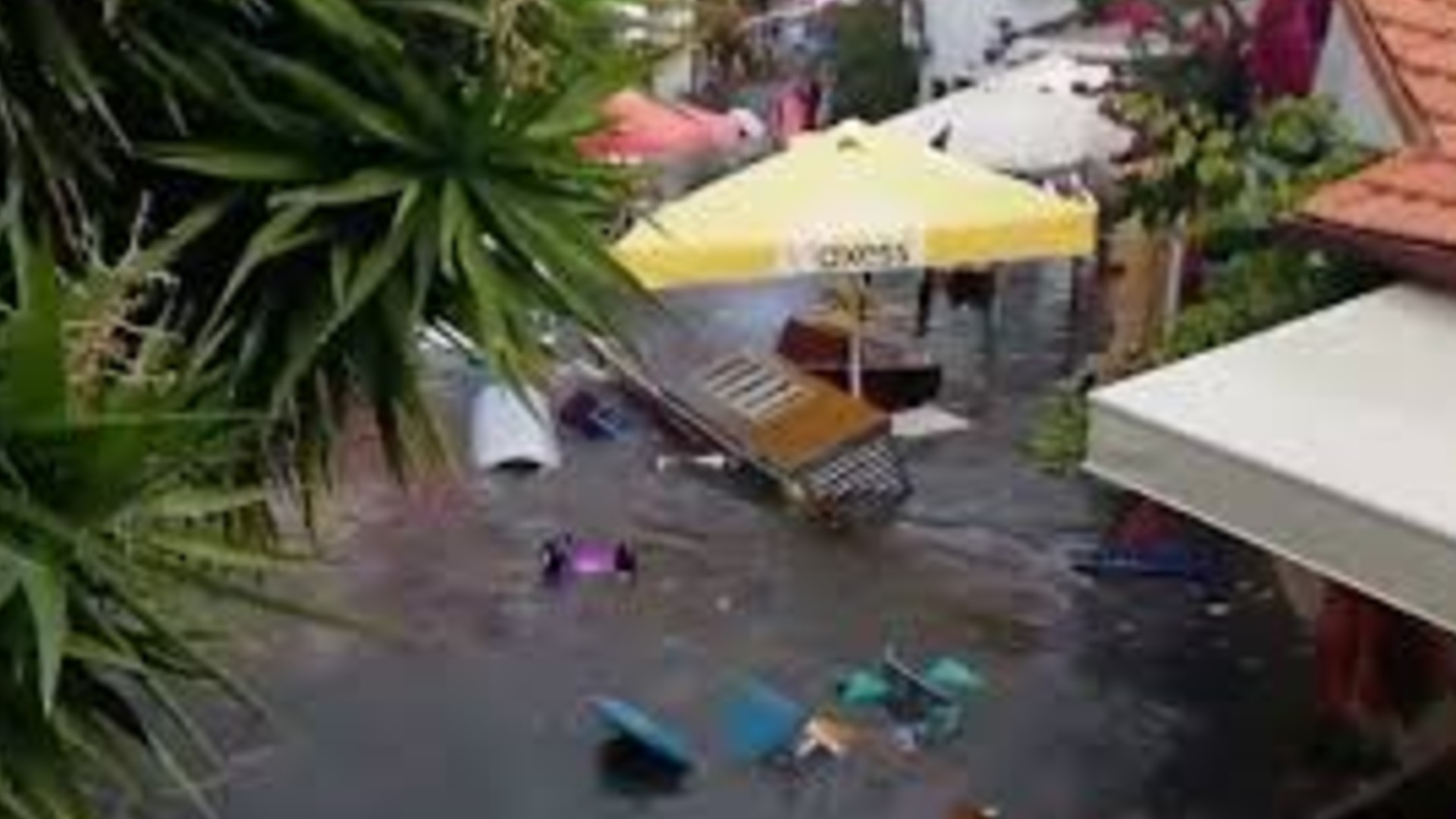 İzmir'deki depremde hayatını kaybedenlerin sayısı 12'ye, yaralıların sayısı 419'a yükseldi