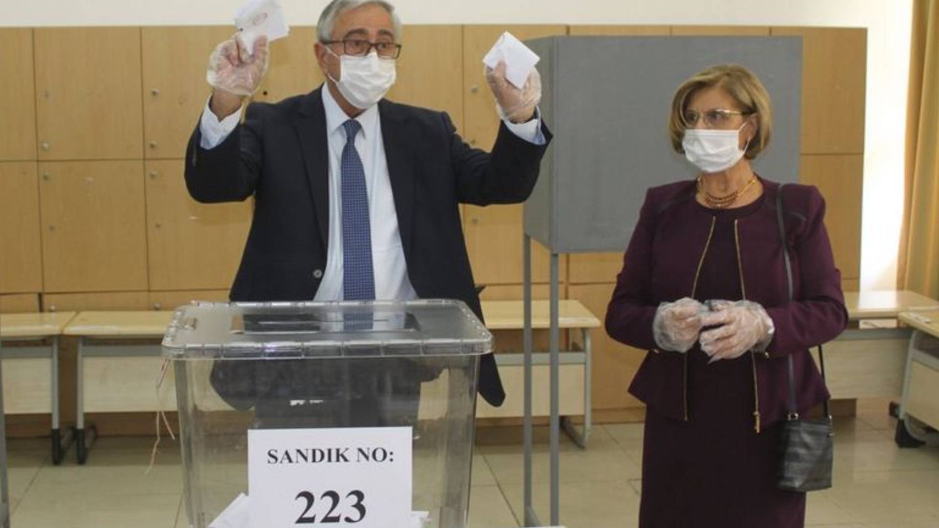 Kuzey Kıbrıs'ta bugüne kadar en fazla adayın yarıştığı cumhurbaşkanlığı seçimi sürüyor