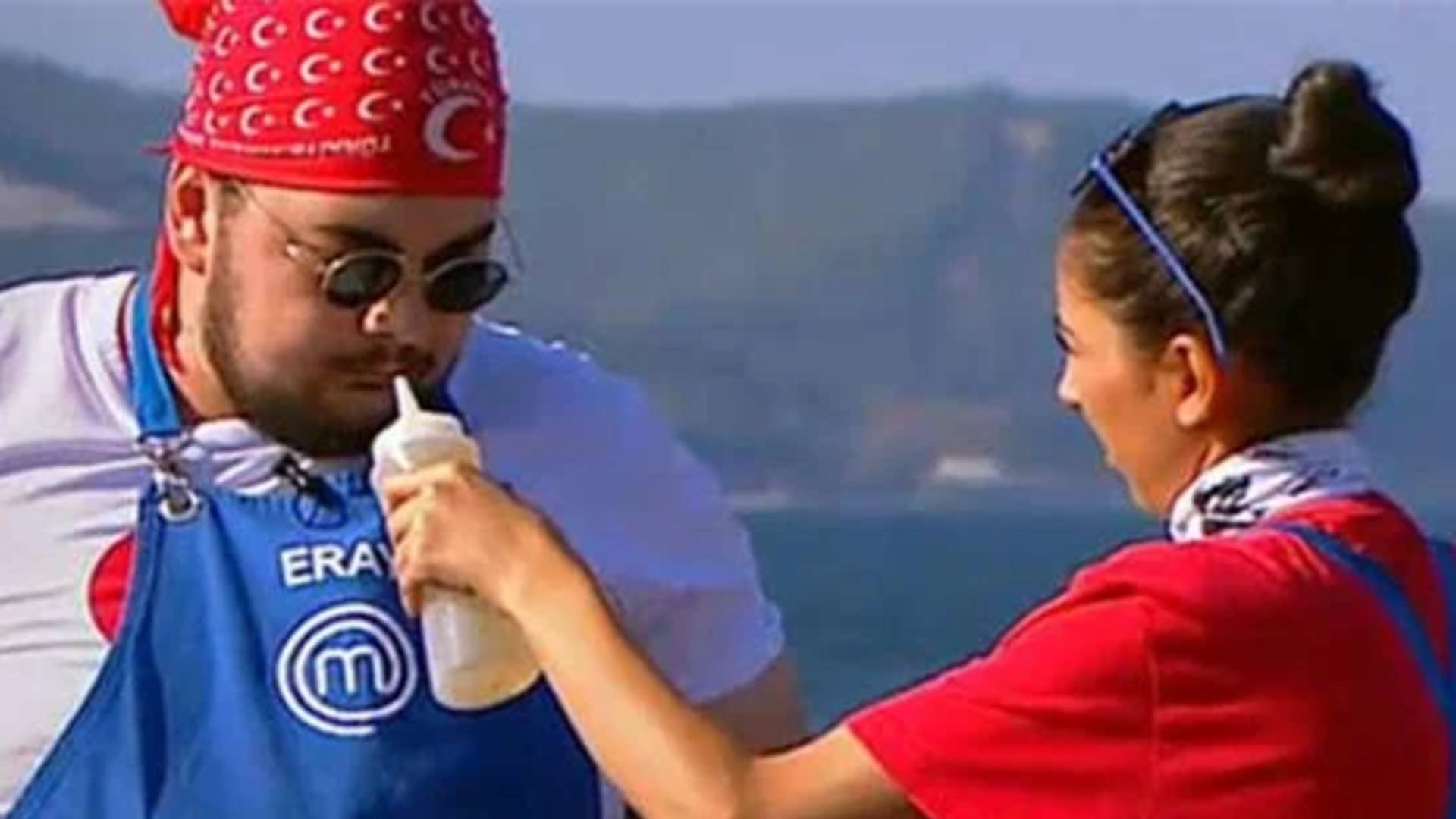 MasterChef Ayyüce yanlışlıkla sirkeyi Eray'ın burnuna sıktı