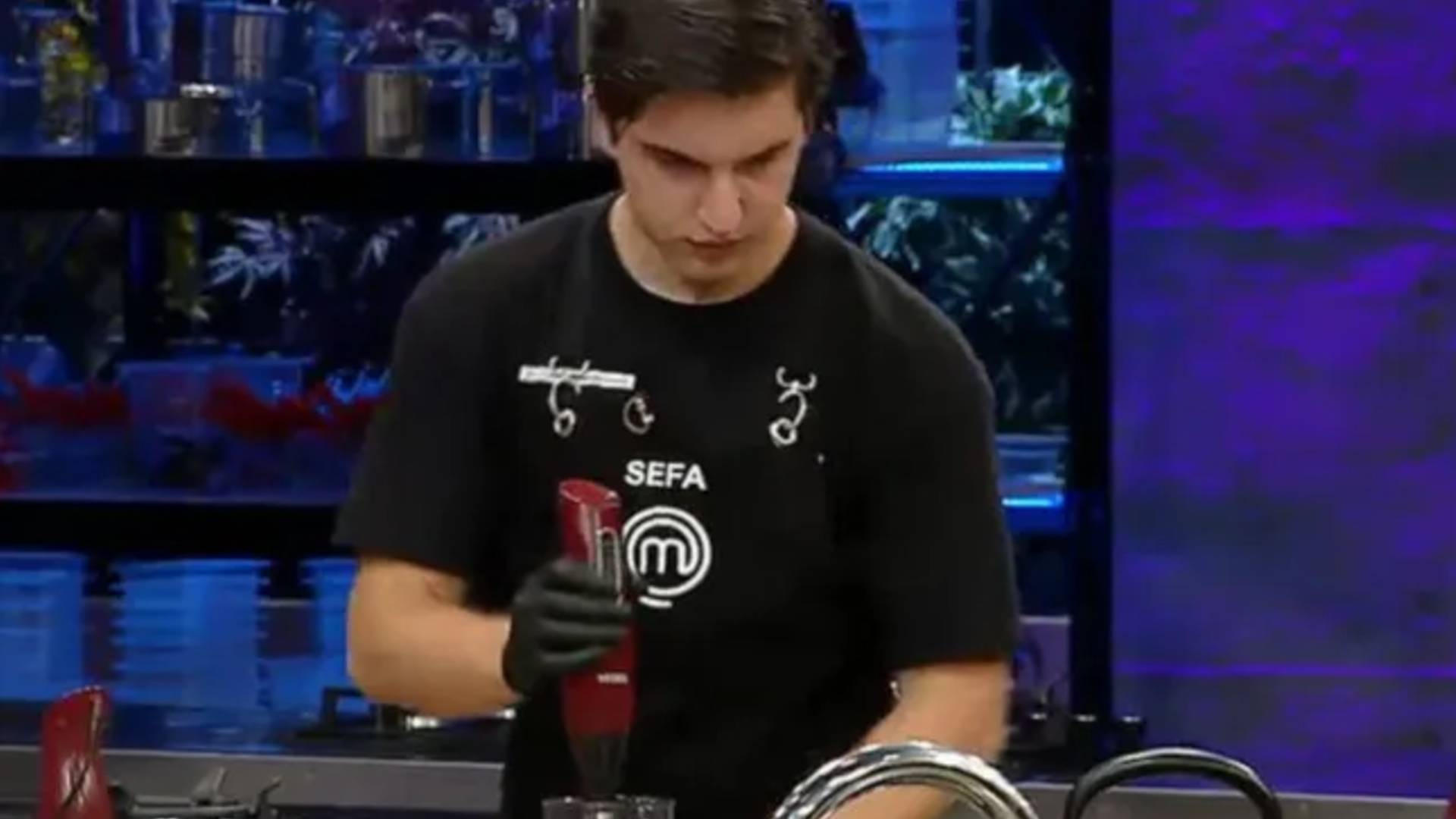 MasterChef'te blender kazası_ Sefa'nın parmağı kesildi