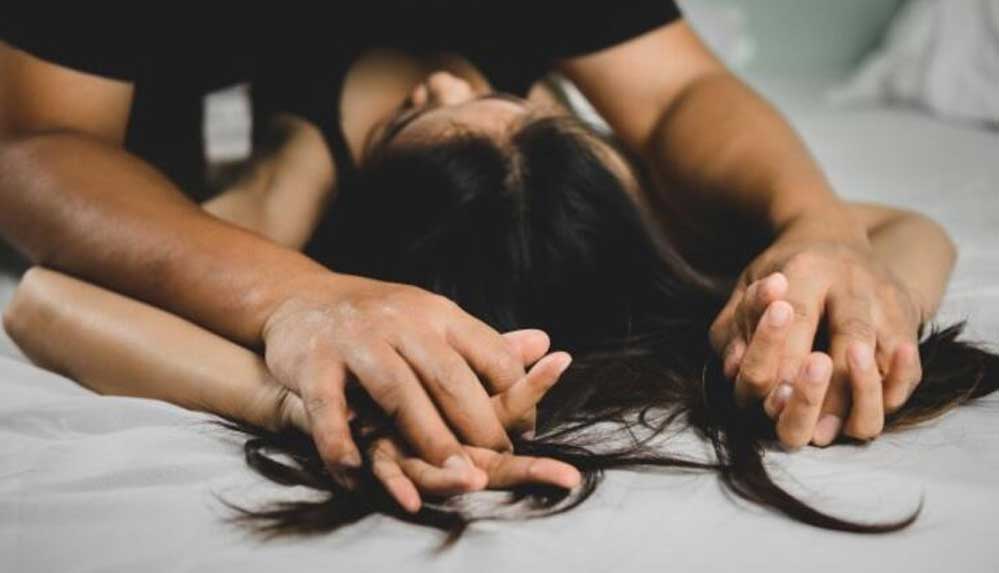 Seks-sırasında-baskın-olmayı-seven-3-burç!