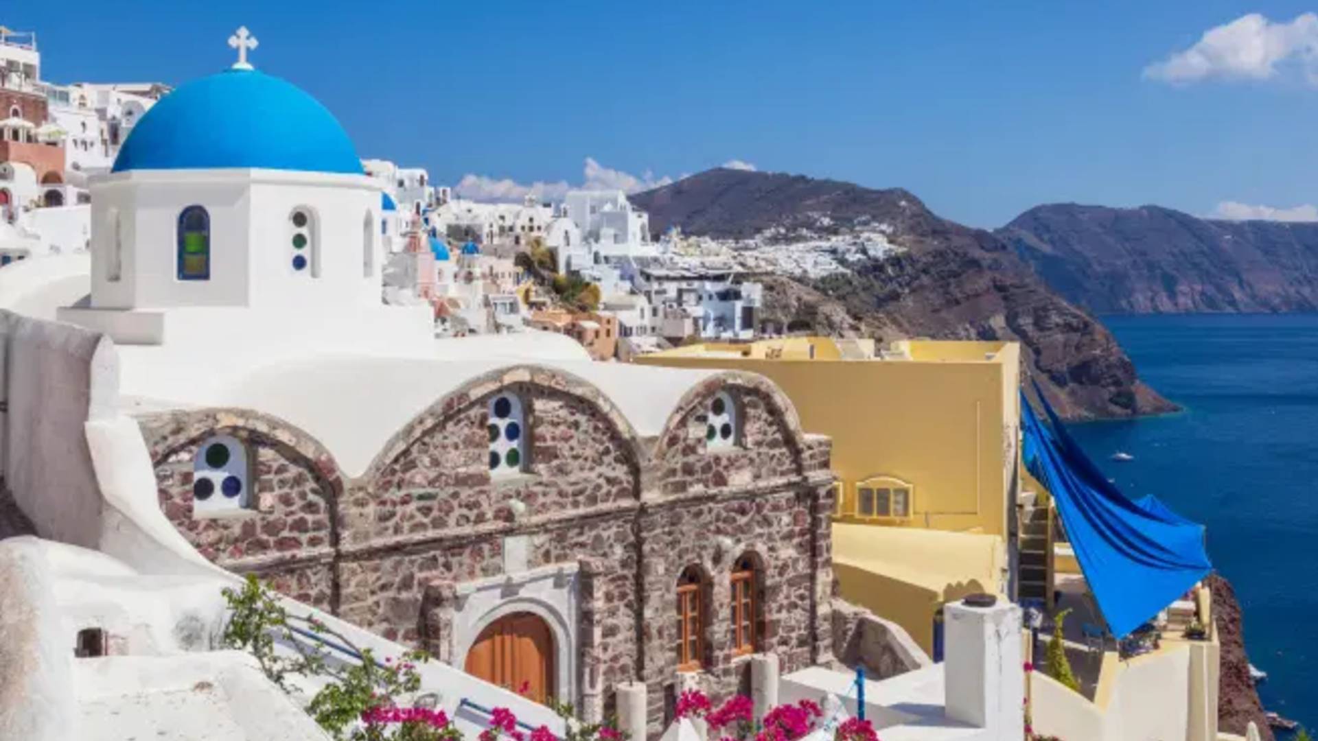 Türkiye'yi karantina listesine alan İngiltere, Yunan adaların güvenli listeye dahil etti.