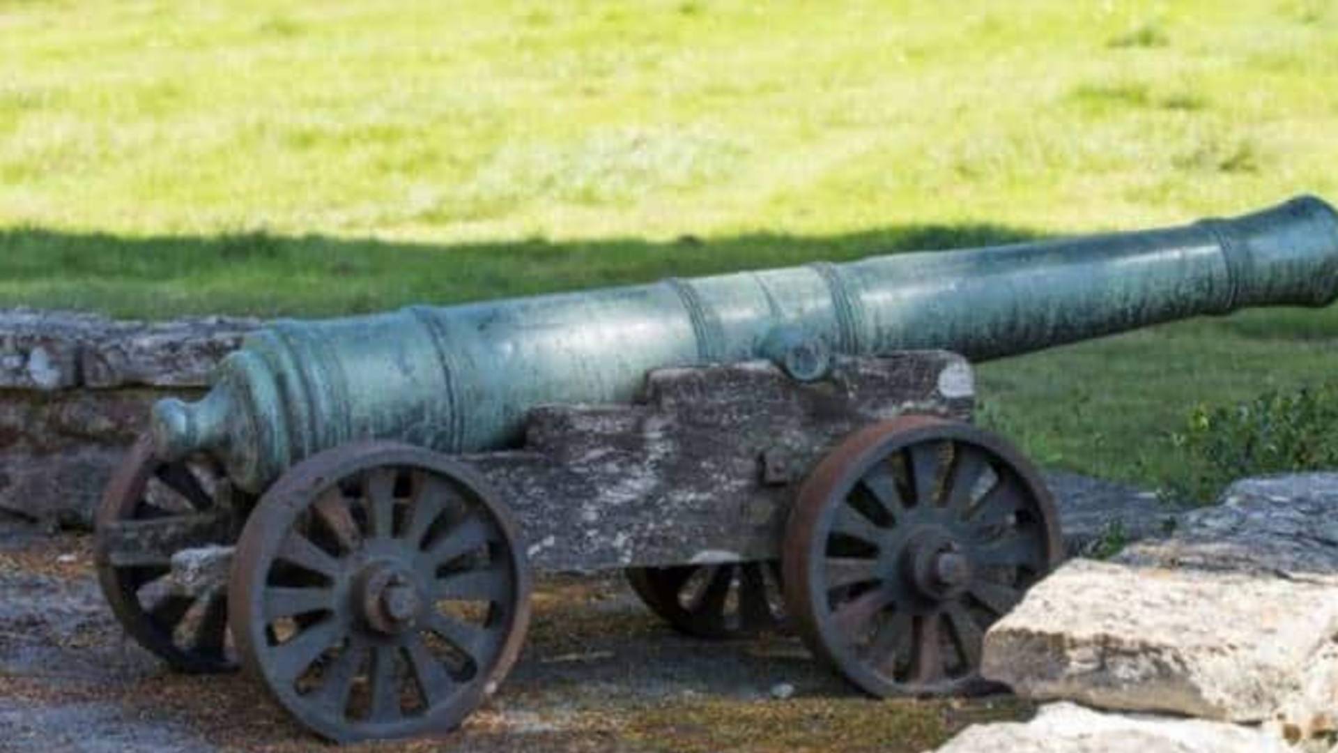 Bahçe süsü olarak kullandıkları topa 100 bin sterlin değer biçildi