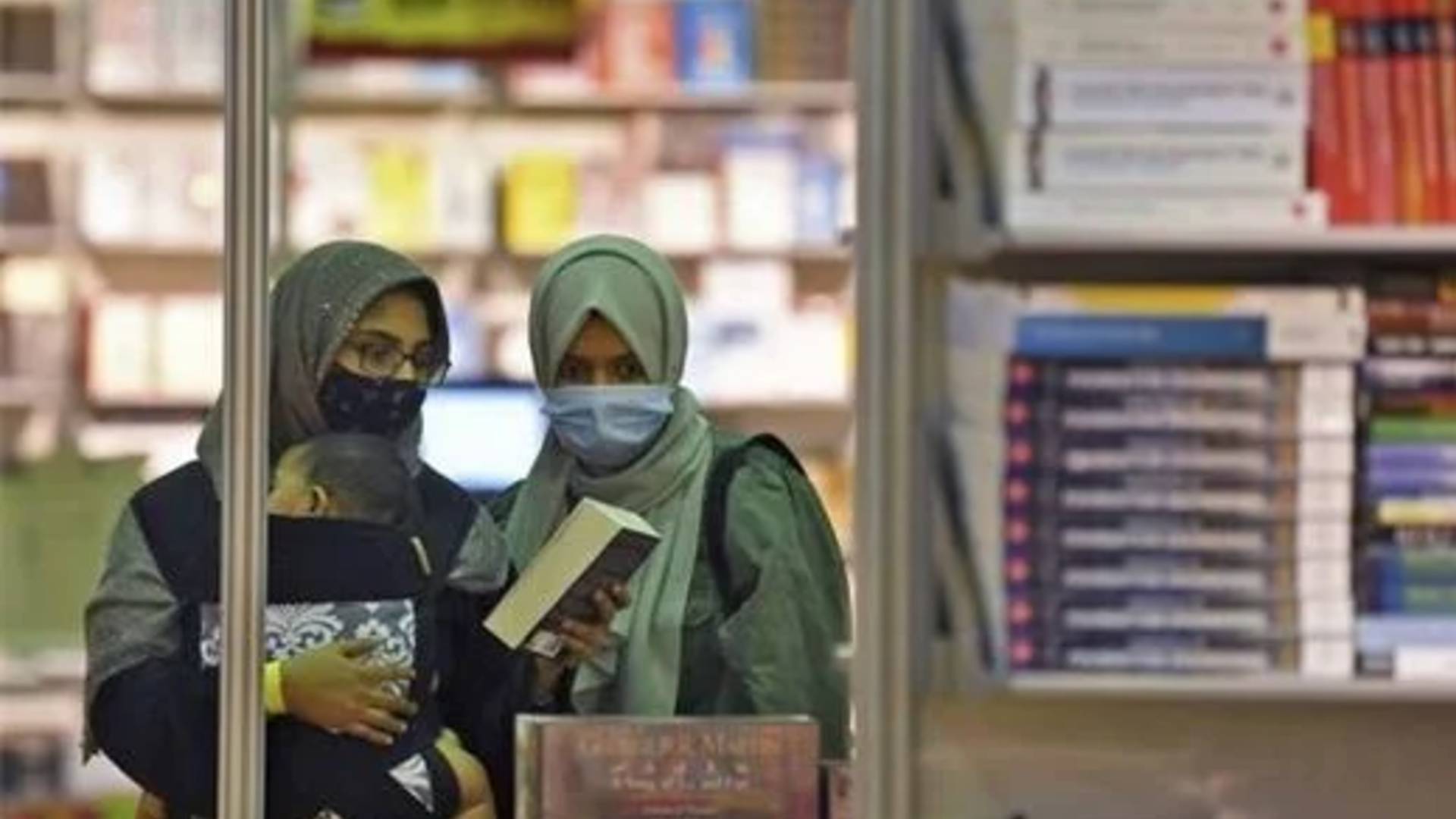 Birleşik Arap Emirlikleri'nde alkol tüketimi ve evli olmayan çiftlerin birlikte yaşamaları serbest hale getirildi