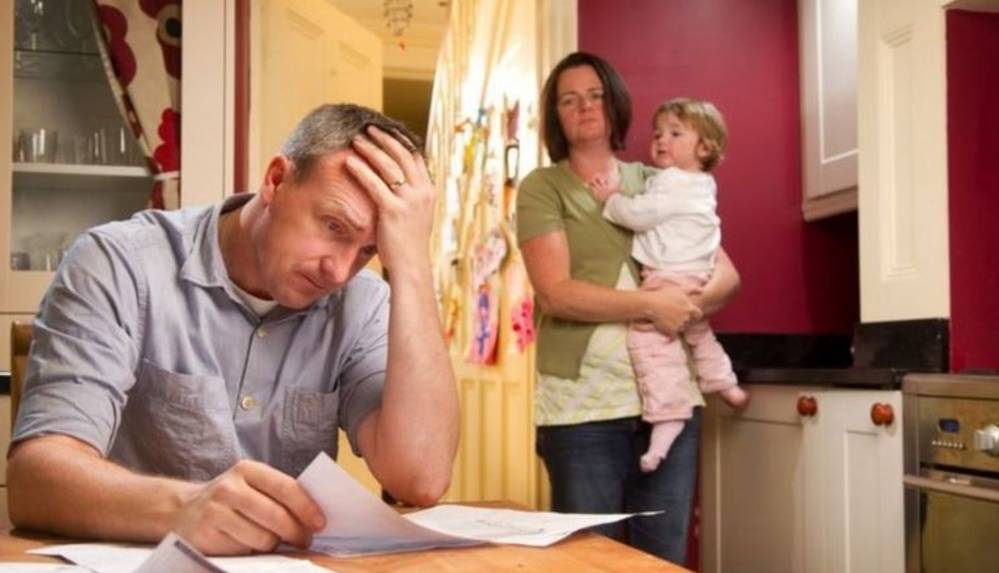 İngiltere'de her 10 kişiden 4'ü maddi durumunu yakınlarından gizliyor