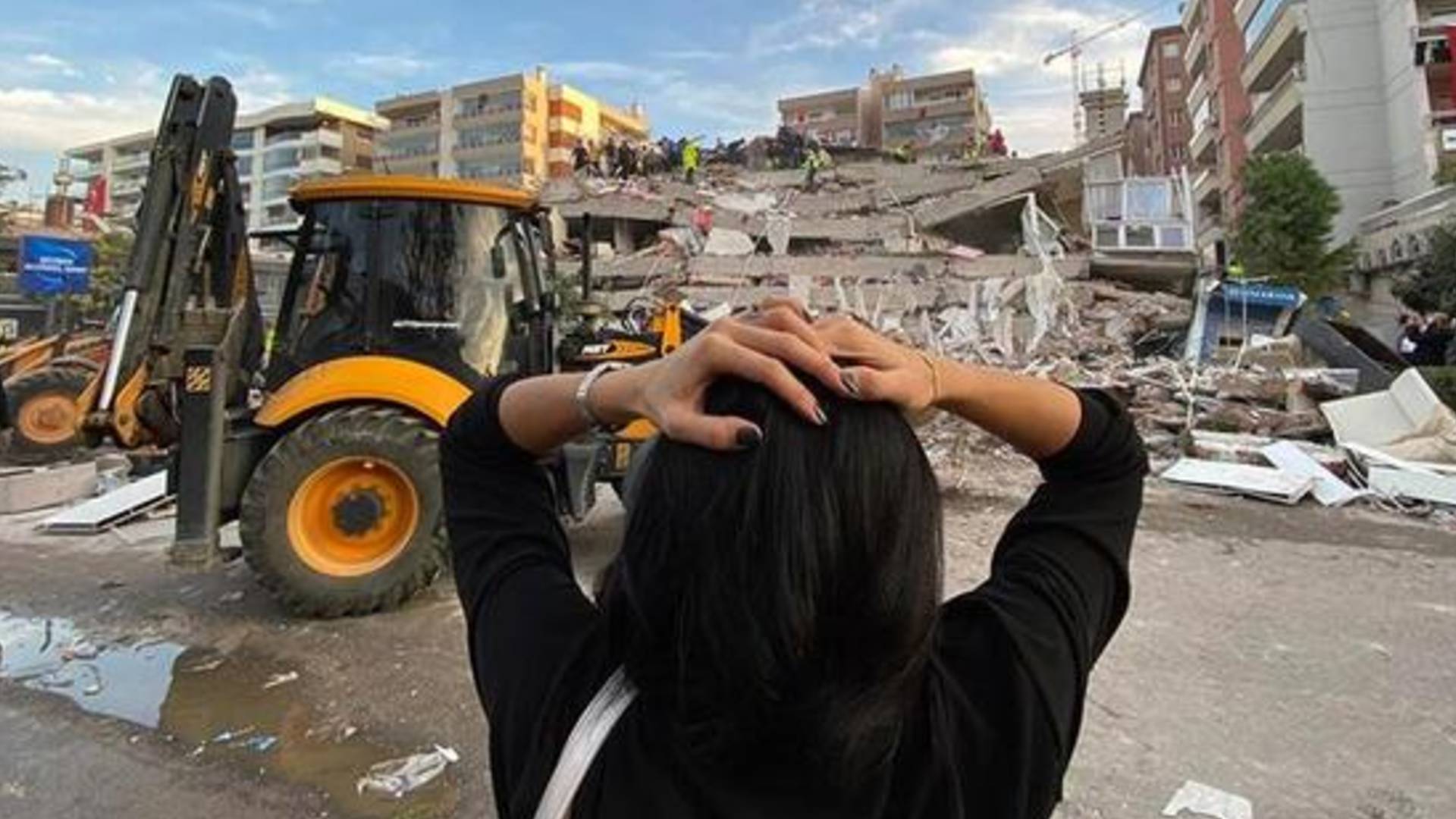 İzmir'de can kaybı 64'ye yükseldi