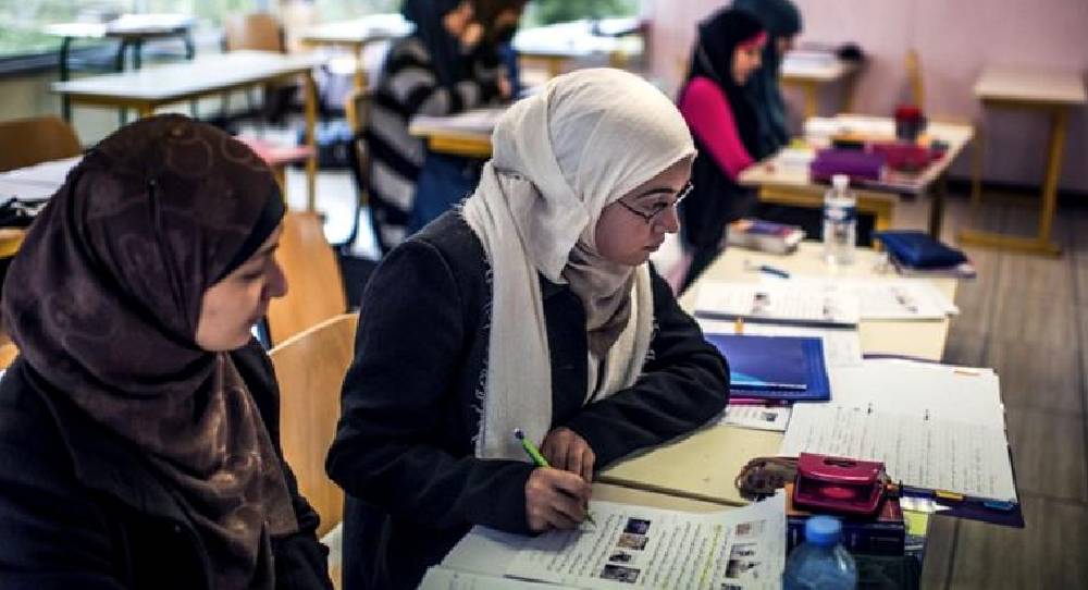 Fransa'da 'laiklik için' başörtüsünü üniversitelerde yasaklama çağrısı
