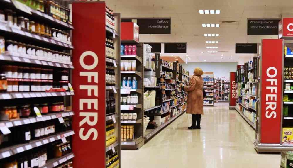 İngiltere'de marketlere kötü haber_ O ürünler market kasalarında satılmayacak, kampanya yapılamayacak!