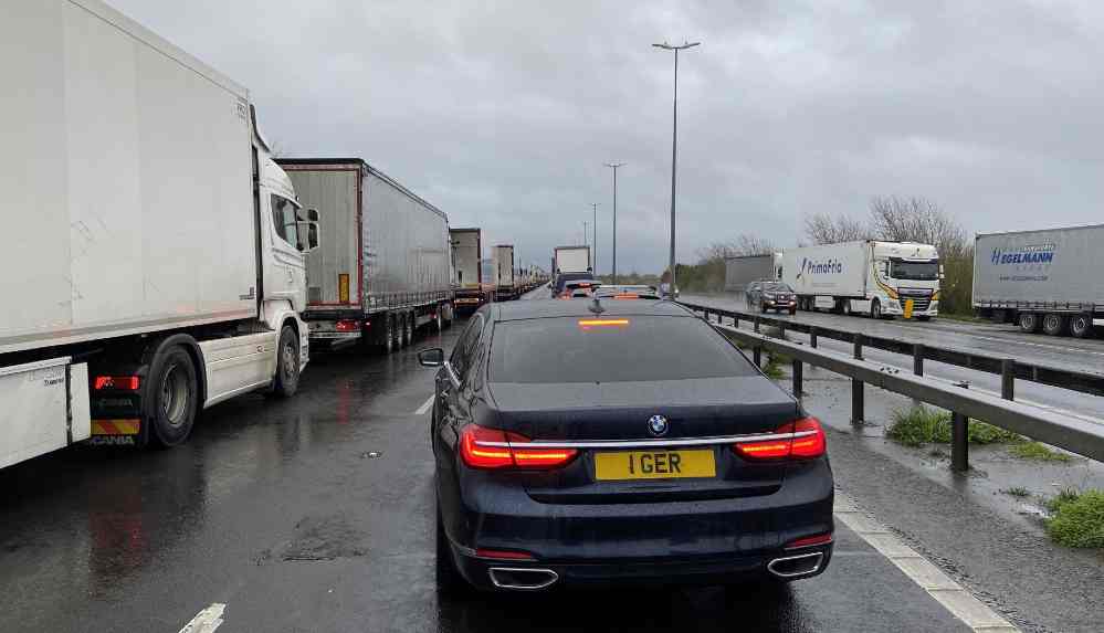 İngiltere’de olağanüstü hal ilan etmesi için çağrı