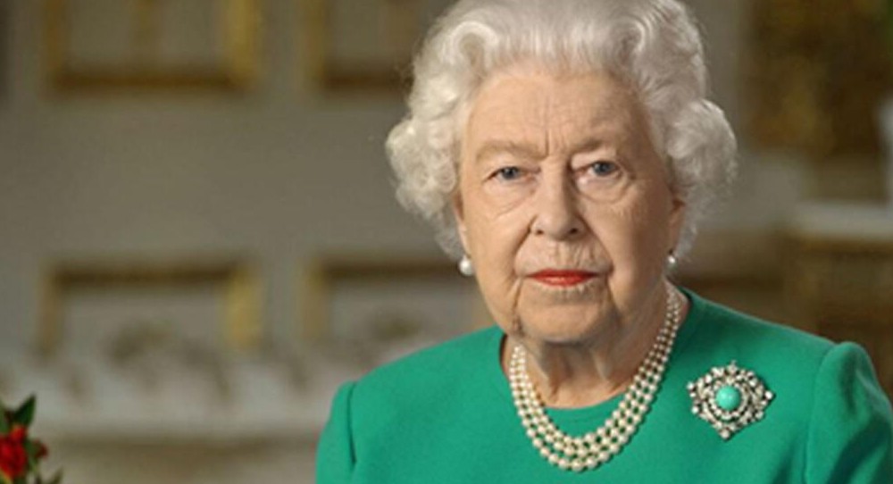 Kraliçe Elizabeth’in çalışanı hırsız çıktı_ Saraydan çalıp internette satmış (1)