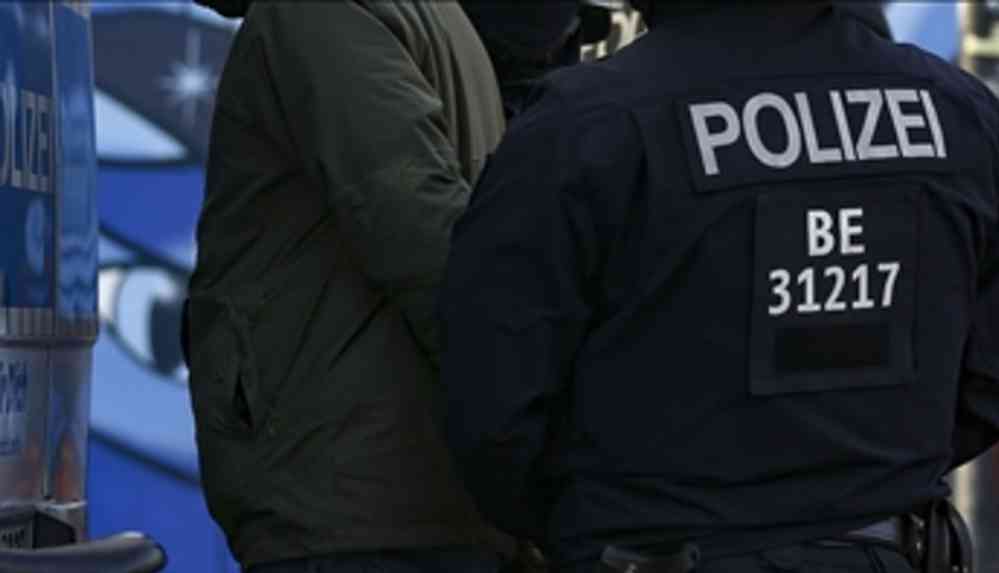 Almanya'da 25 farklı suçtan aranan zanlı Türkiye'ye kaçarken yakalandı