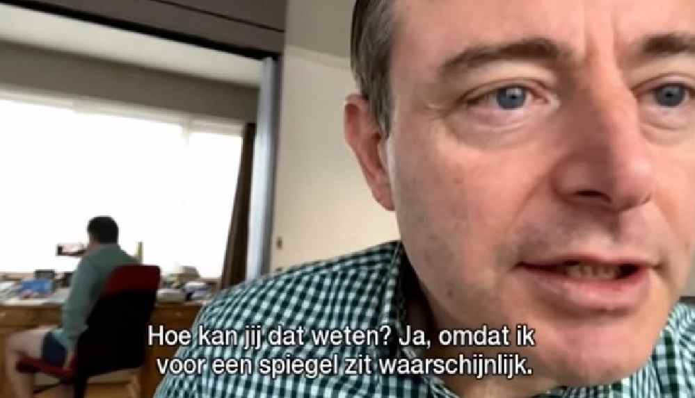 Belediye-baskani-canli-yayinda-ic-camasiriyla-yakalandi