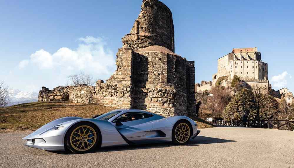 Dünyanın en pahalı elektrikli otomobili satışa çıktı