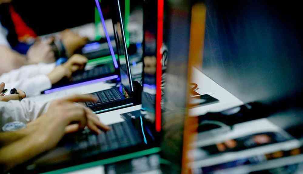 İngiltere, malware bulunan bilgisayarları öğrencilere dağıttı