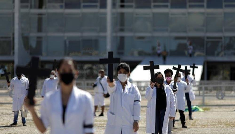 İngiltere'den Kovid-19'un bir türü nedeniyle Portekiz ve Latin Amerika'ya seyahat yasağı