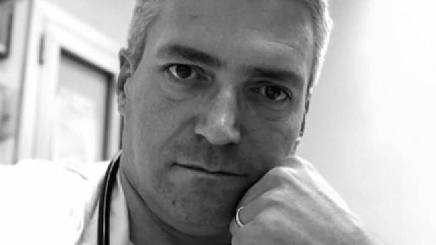 İtalya'da bir doktor, pandeminin zirve döneminde yatakları boşaltmak için en az iki hastayı öldürmekten gözaltında