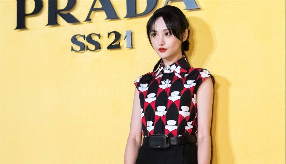 Prada, taşıyıcı annelikle sahip olduğu çocuklarını yurt dışında bırakan Çinli aktrisle yollarını ayırdı