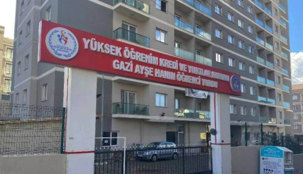 Son dakika! İngiltere'den gelenlere İzmir'de yurtta karantina
