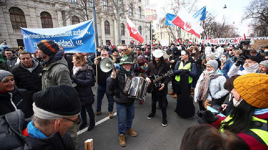 Avusturya'da Kovid-19 tedbirlerini ihlal edenlere 90 avro para cezası verilecek