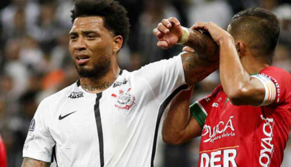 Colin Kazım İngiltere'de ırkçılığa uğradı