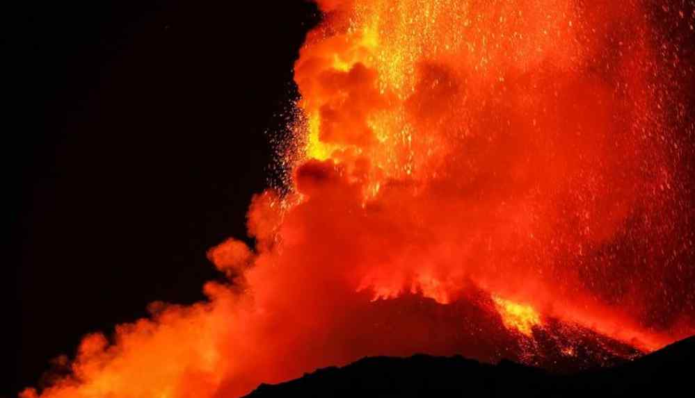 Etna-yanardagi-yine-patladi