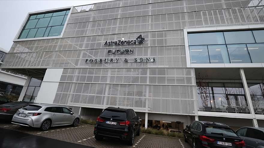 Fransa, onayladığı AstraZeneca aşısını 65 yaş üstü kişilere önermedi