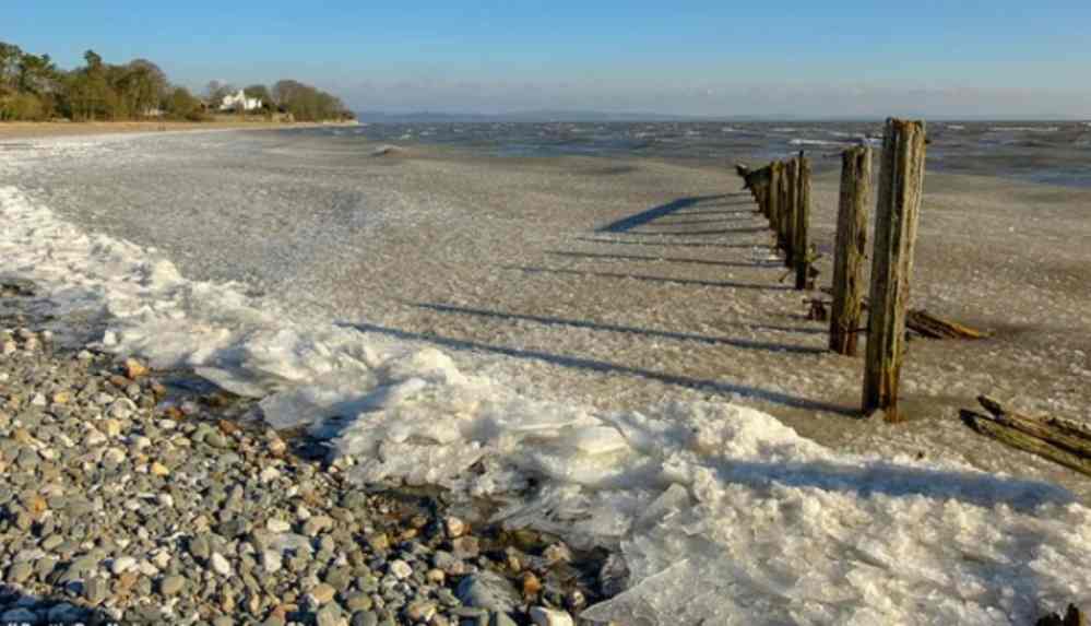 İngiltere'de aşırı soğuklardan deniz dondu