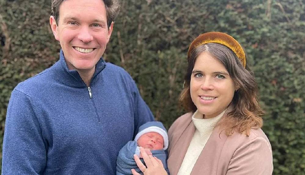 Kraliçe Elizabeth'in torunu ve Prens Andrew ile Sarah Ferguson'un kızı olan Prenses Eugenie, bebeğinin yüzünü gösterdi