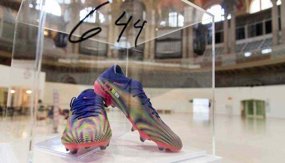 Lionel Messi, rekor kıran kramponlarını kanser hastası çocuklar için bağışladı